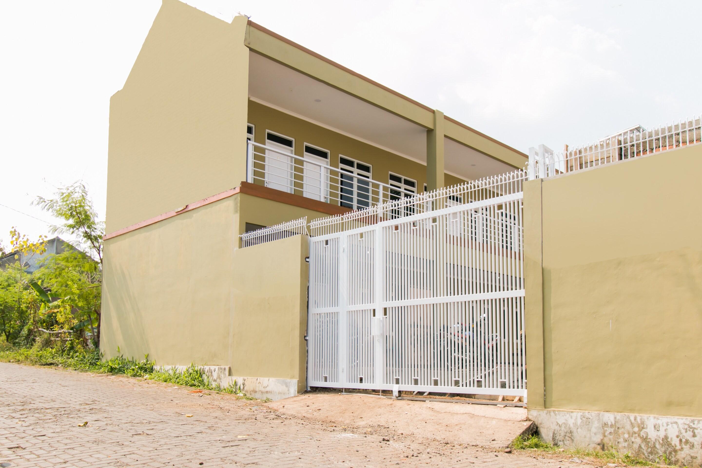 Oyo 1078 Fakhira Residence Cianjur Exterior photo